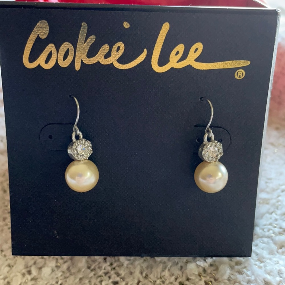 Cookie lee pearl earrings